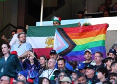 torcedores levam bandeira do orgulho LGBTQIAP+ para Egito x Irã