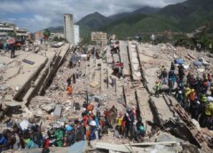 Venezuelanos improvisam necrotério em porto de La Guaira