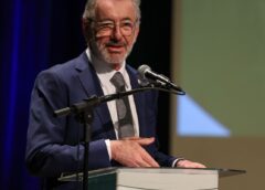 “Brasil não vai abandonar a mesa”, diz ministro sobre taxação dos EUA