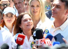 Flávio Bolsonaro faz ato no Rio ao lado de Douglas Ruas