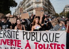 França suspende uso de bombas de efeito moral por policiais em protestos